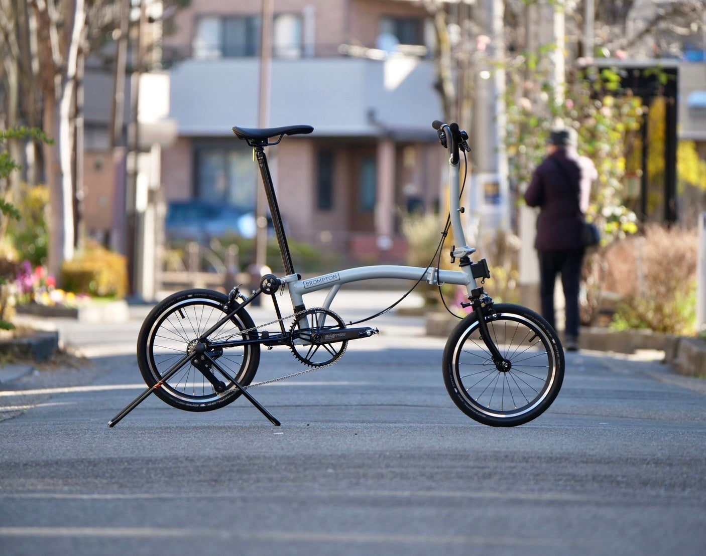 【値下げお断り】チタニウムブロンプトン　重量約7kg　おまけ多数 値下げお断り】チタニウムブロンプトン 重量約7kg おまけ多数