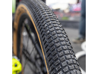 SCHWALBE BILLY BONKERS タイヤ 18×2.00（シュワルベ ビリーボン